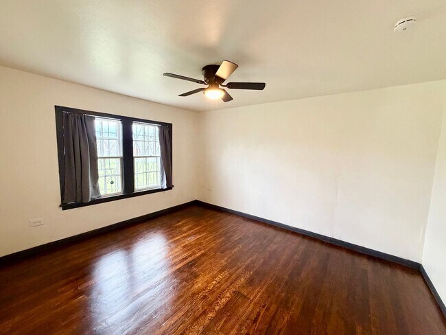 Building Photo - 1319 Tabor St