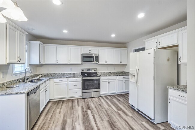 Building Photo - 5949 Autumnleaf Dr
