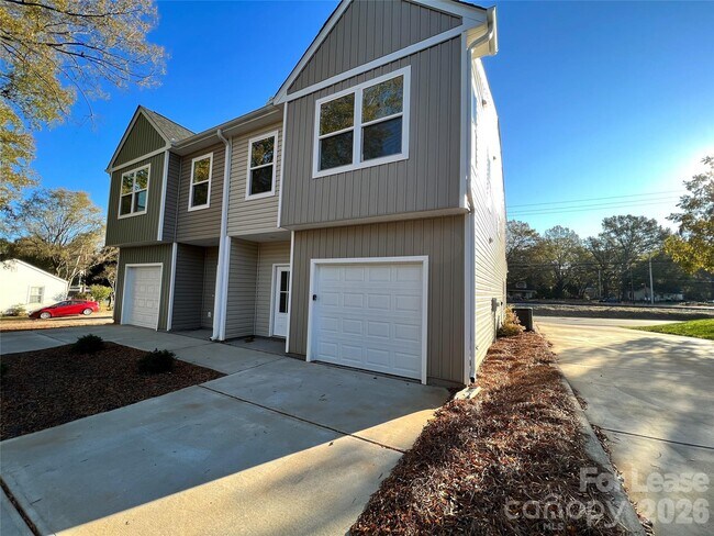 Building Photo - 574 N Broad St