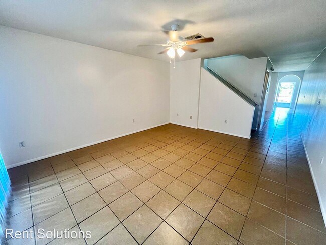 Building Photo - 2 br, 2.5 bath House - 715 Kensington Lake...