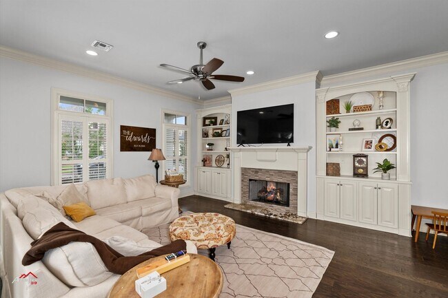 Building Photo - LUXURY LIVING IN THE PRESTIGIOUS PROVENANCE SUBDIVISION