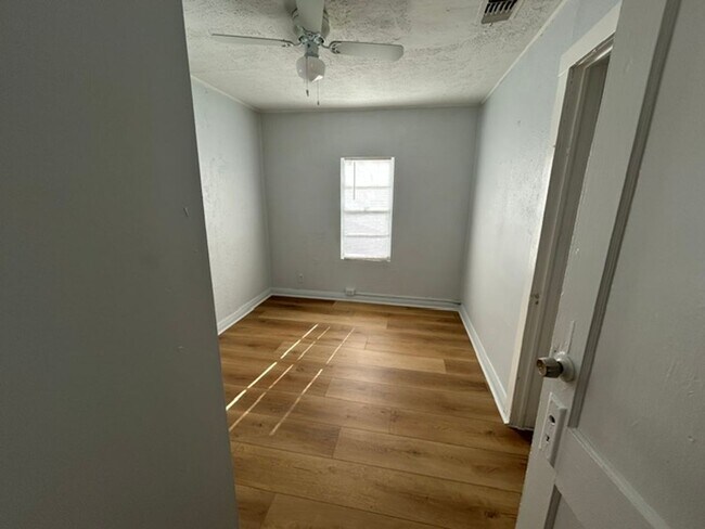 Building Photo - 3317 W Pine St