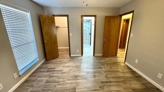 Building Photo - Comfortable & Convenient Living on Nightin...