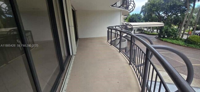 Building Photo - 2843 S Bayshore Dr