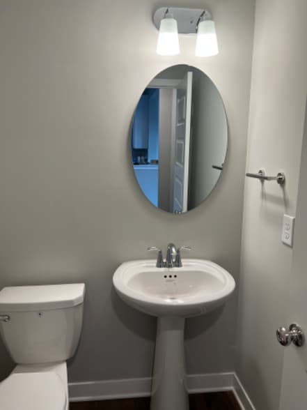 Building Photo - 677 Golborne St