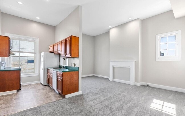 Building Photo - Charming & Spacious 2BR Right in the Heart...