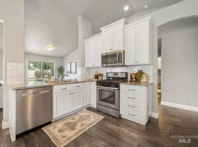 Building Photo - Beautiful North Meridian Home with Upgrade...