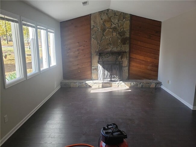 Building Photo - 2270 Salem Dr