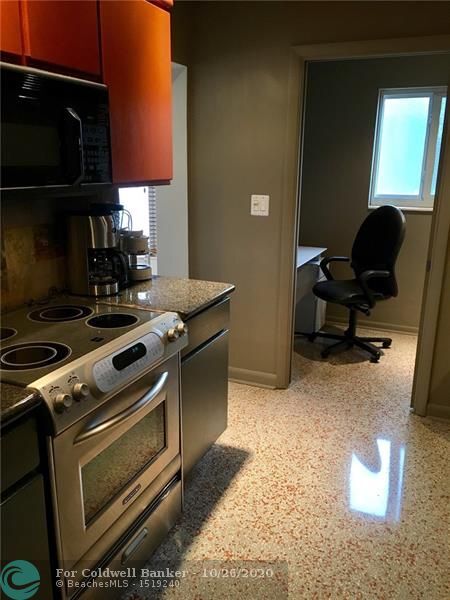 Building Photo - 1774 NE 20th St