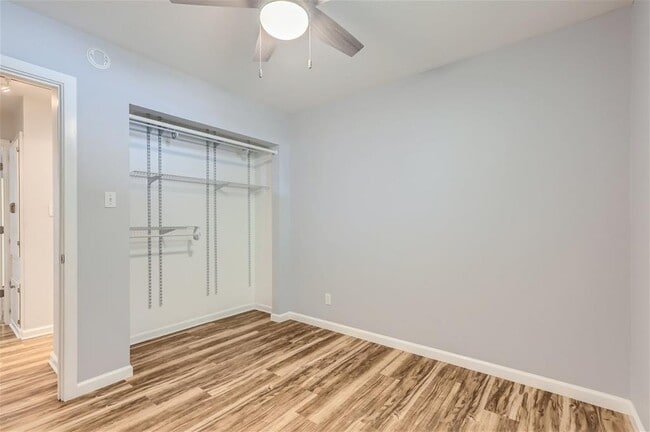 Building Photo - 8014 Vinewood Ln