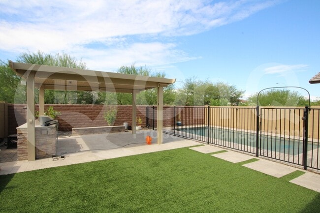 Building Photo - 824 E Ashurst Dr