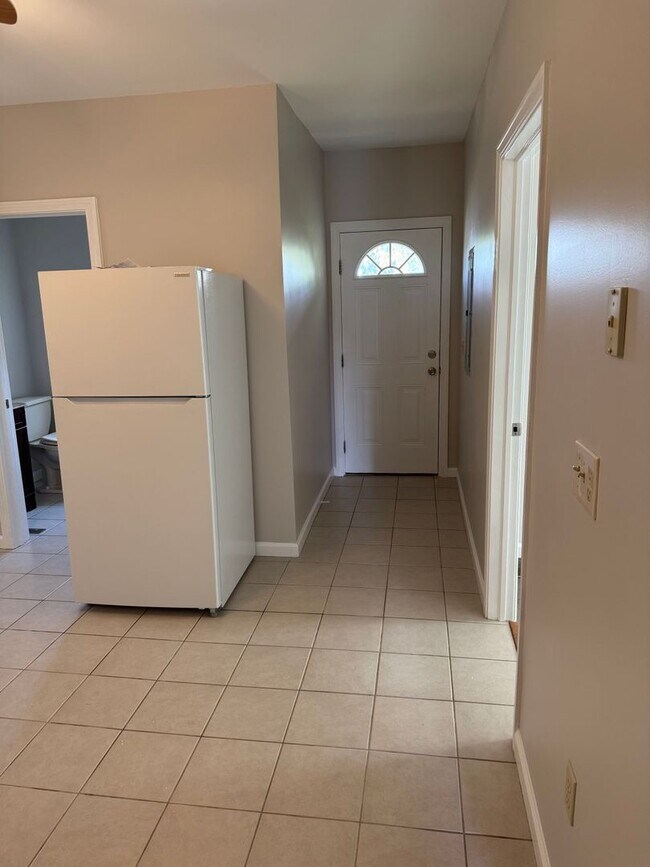 Building Photo - Modern 2 bedroom with office in West Sprin...