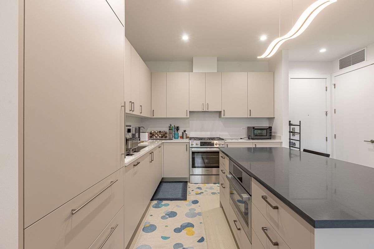 Building Photo - 1701 W Webster Ave