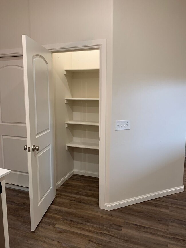 Building Photo - 3 bedroom, 3 bathroom, 2 car garage with a study in Gated Neighborhood