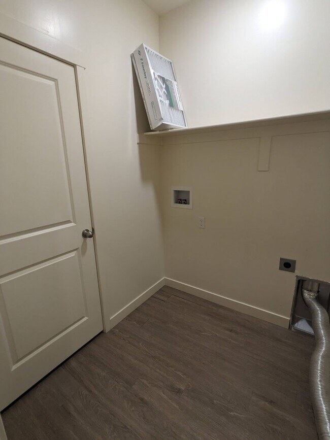 Building Photo - Move In This June! 2 Weeks Rent Free – 3 B...