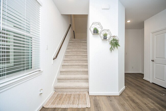 Building Photo - 2204 Via Laura Ln
