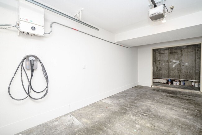 Building Photo - GEORGETOWN Duplex - SW Columbia – 3 Bed, 3...