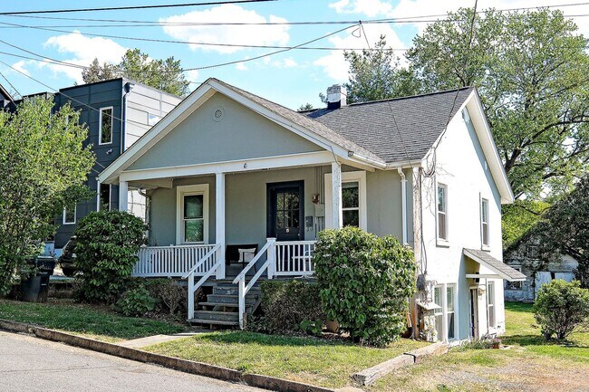 Building Photo - Charming & Updated Pet-Friendly Belmont Rental