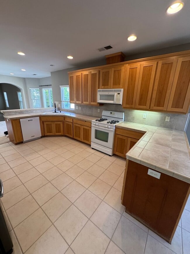 Building Photo - 1331 Yosemite Dr