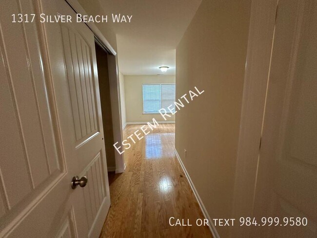 Building Photo - 1317 Silver Beach Way
