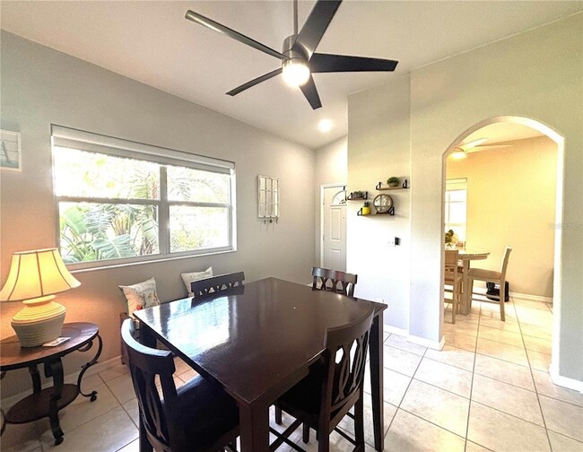 Building Photo - 1759 Fountain View Cir