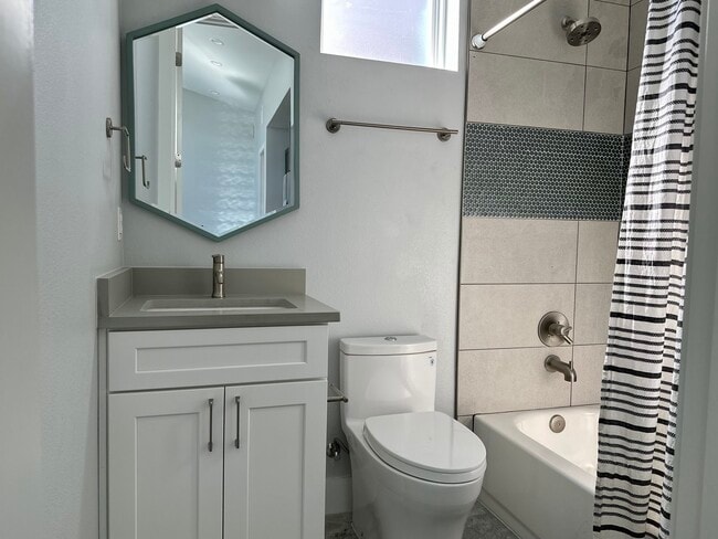 Building Photo - 5008 Lott Ave