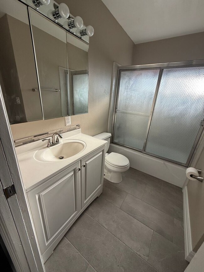 Building Photo - Victorville Green Tree Home- Refurbished 4 Bedrooms, 2 Bathrooms, New Paint,