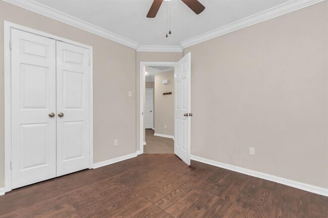 Building Photo - 1715 Parkview Ln