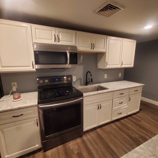 Building Photo - Cedar