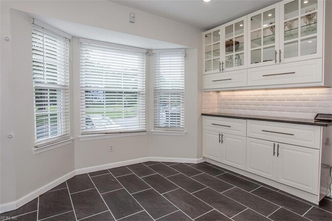 Building Photo - 1678 Skiffes Creek Cir