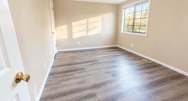 Building Photo - 4846 Macintosh Pl