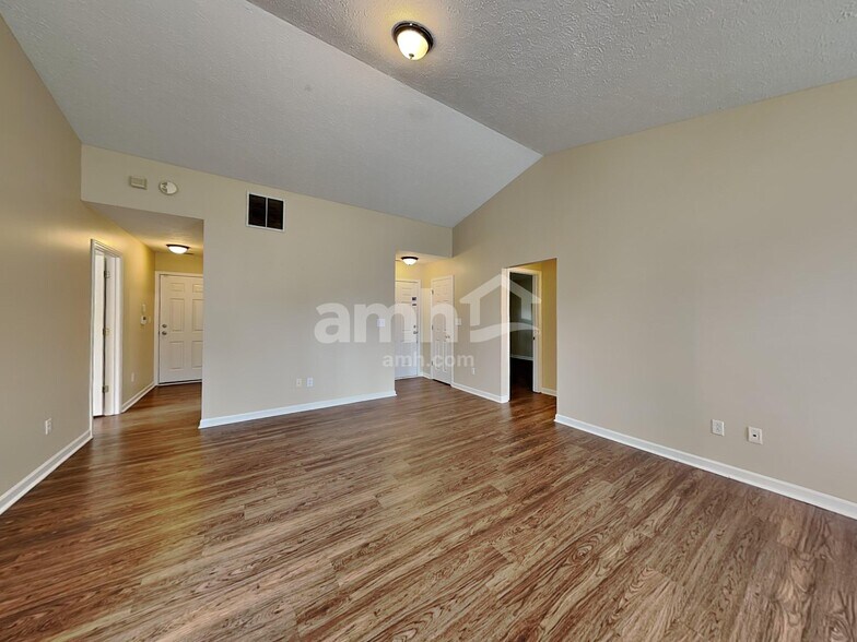 Building Photo - 6305 Blakeview Dr