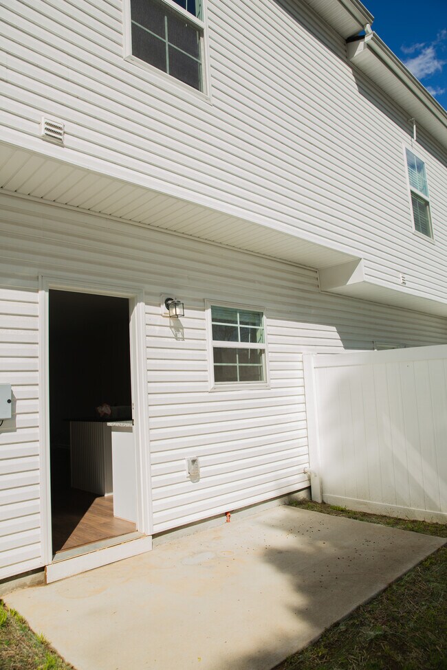 Building Photo - 110 Kathryn Ct