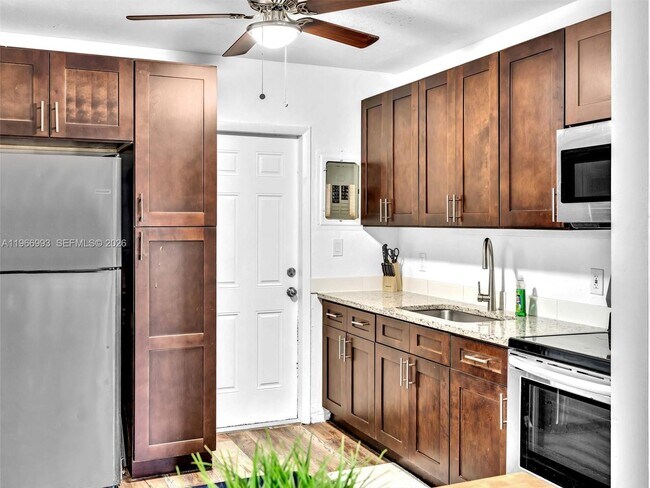 Building Photo - 1313 NE 11th St