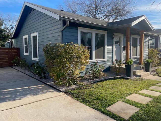 Building Photo - 304 Nelray Blvd