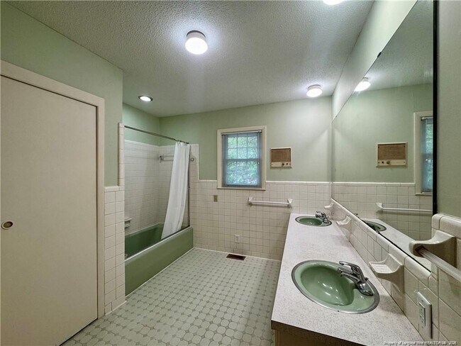 Building Photo - 400 Harrill Cir