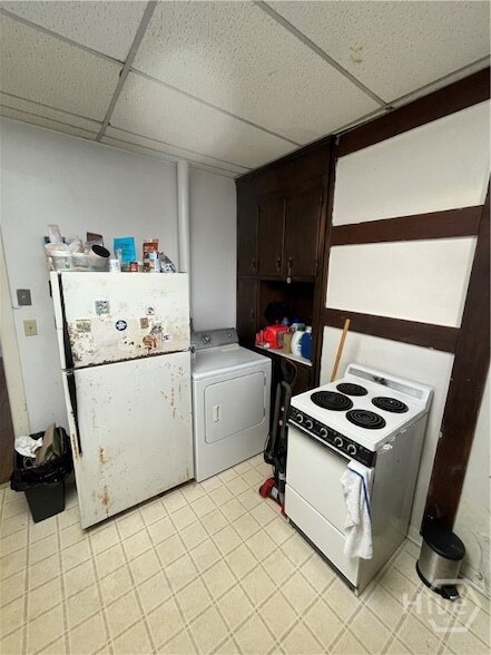 Building Photo - 219 E Taylor St