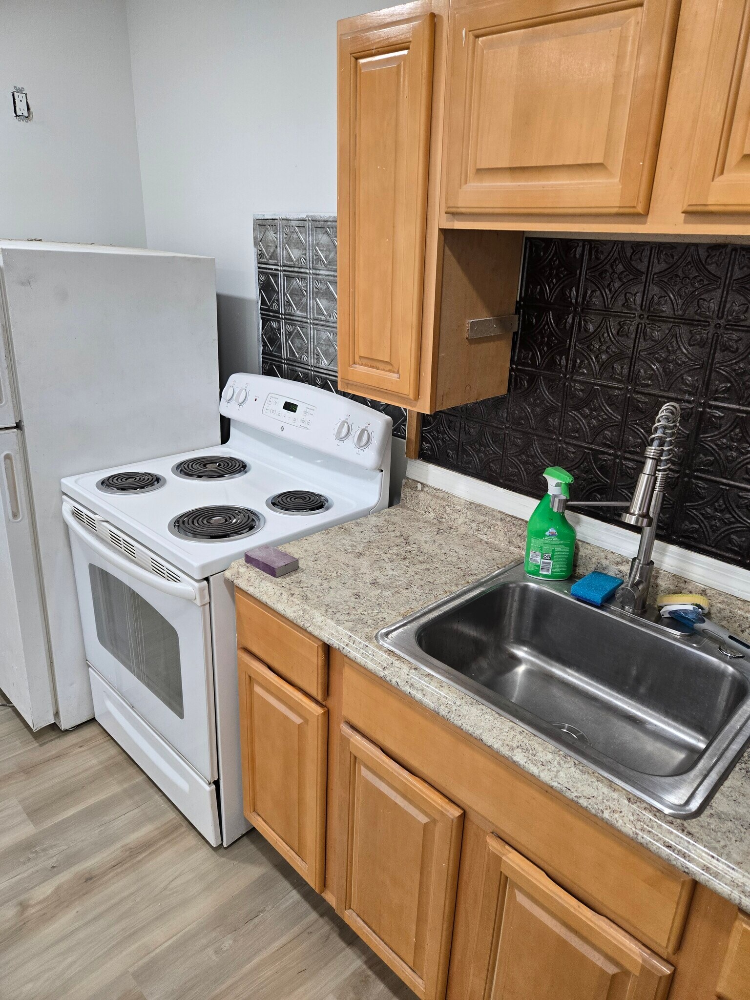 Kitchen - 1414 Willison St