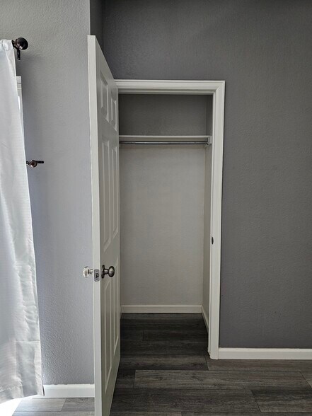 Building Photo - 2428 W 82nd Pl