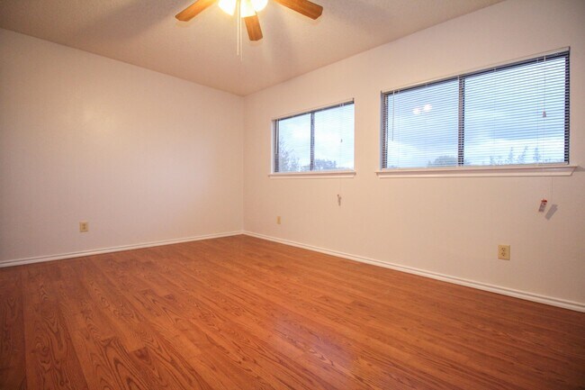 Building Photo - Stunning 3 Bedroom - 2.5 Bath Home for Rent!