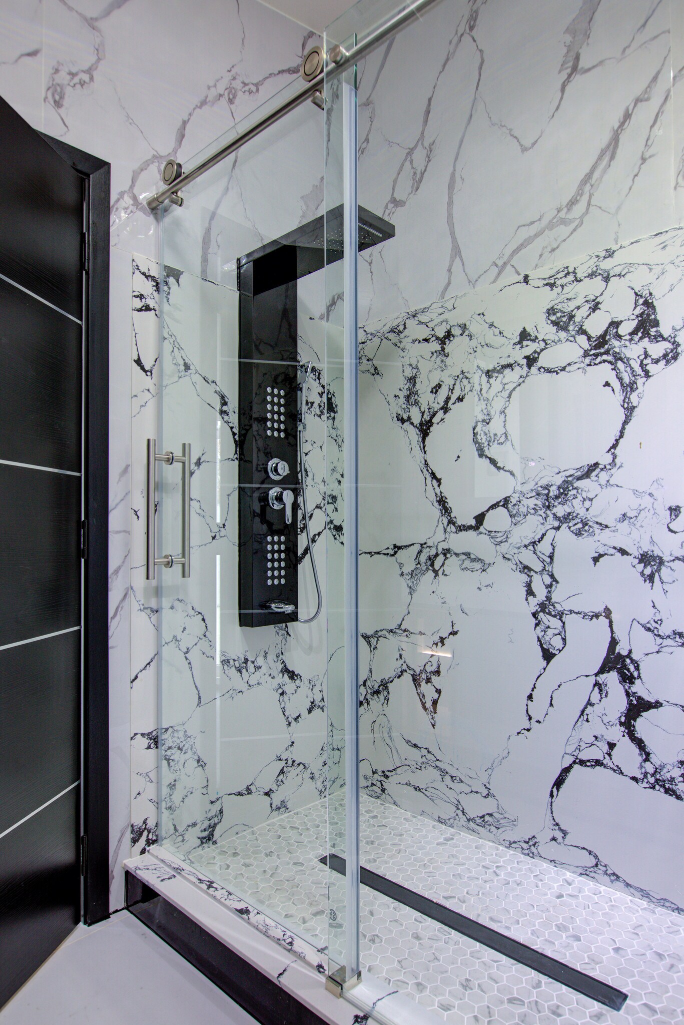 Building Photo - 9855 Douglas Ave