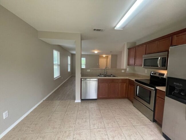Building Photo - Perfect 3 Bedroom 2 Bath Home! GREAT Fort Worth Location -- Stainless Steel Kitchen Appliances In...