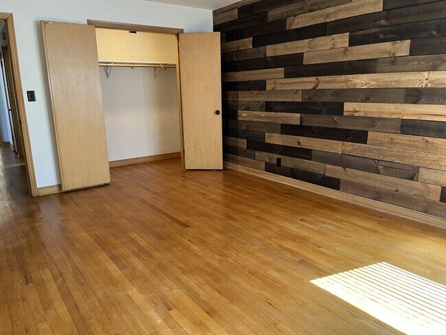 Building Photo - 9131 Stickney Ave