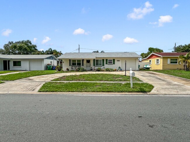 Building Photo - 10904 Temple Ave