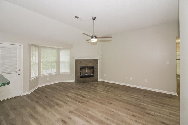 Building Photo - 4391 English Pecan Cove