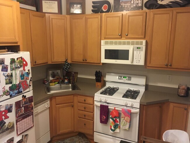 Building Photo - 254 6th St