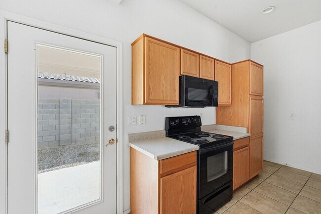 Building Photo - Gated Community, close to 101 and Arrowhead!