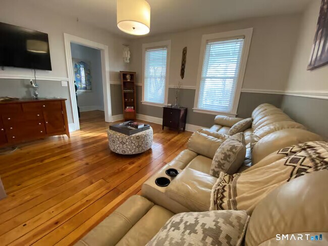 Building Photo - 27 Quintard Ave