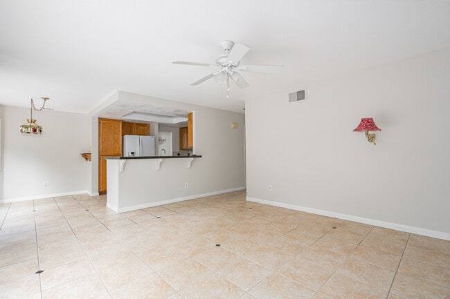 Building Photo - 9244 Calle De Vista Oeste