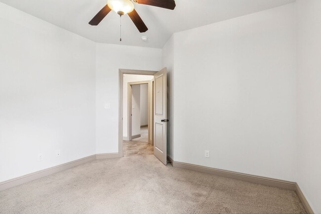 Building Photo - 6500 Llano Ln